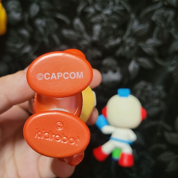 Kidrobot Mini Figures - Picture 5 of 6